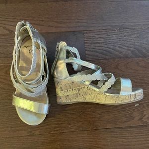 Girls wedge, size 13